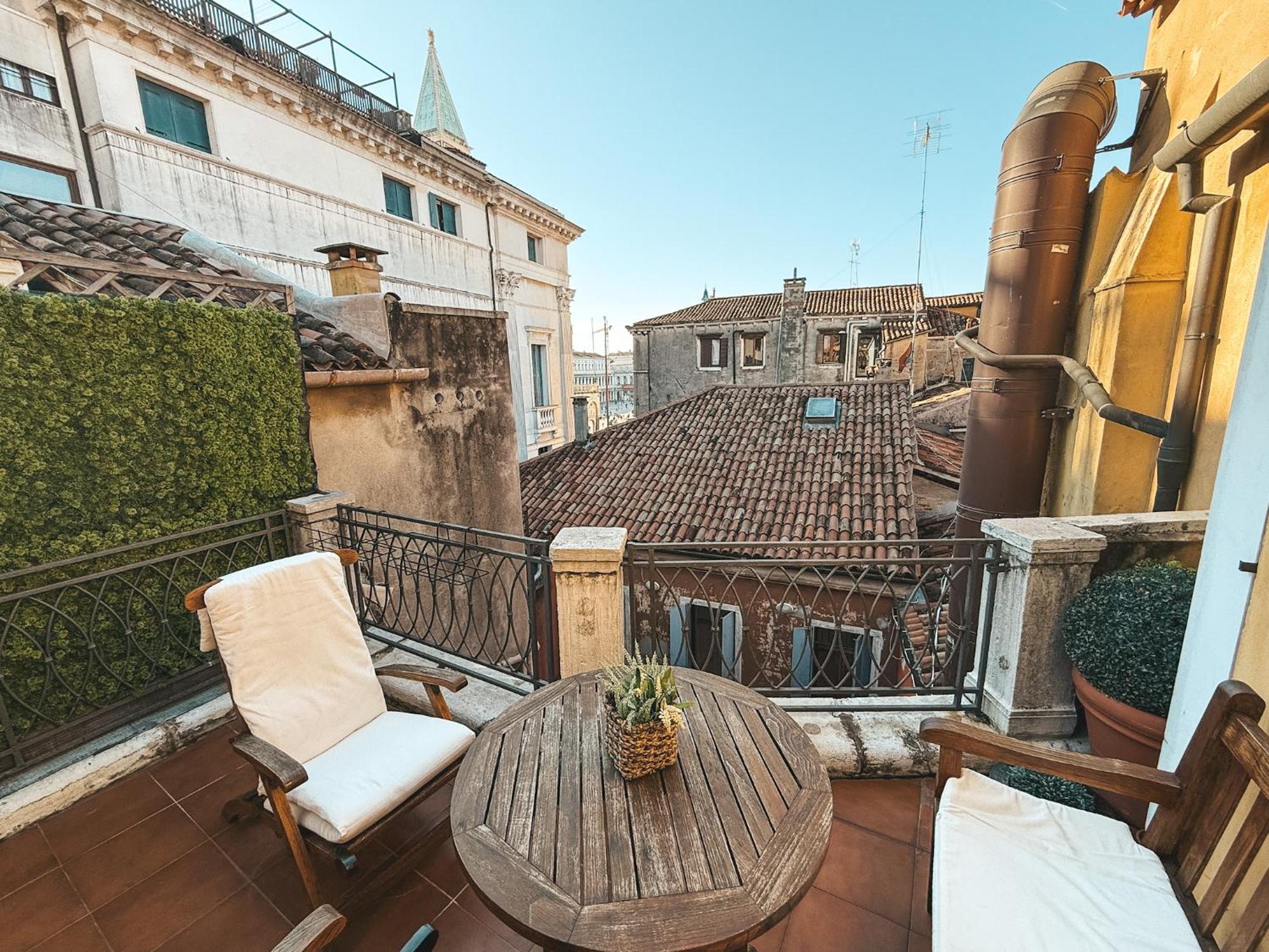 Appartement Attic Terrace San Square View